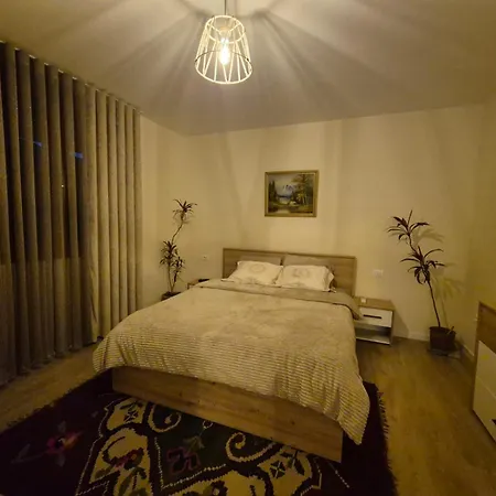 Kurmaku - Historic Inside Castle Δωμάτια σε οικογενειακή κατοικία Ελβασάν