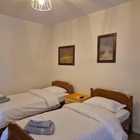 Quarto em Acomodações Particulares Kurmaku - Historic Inside Castle