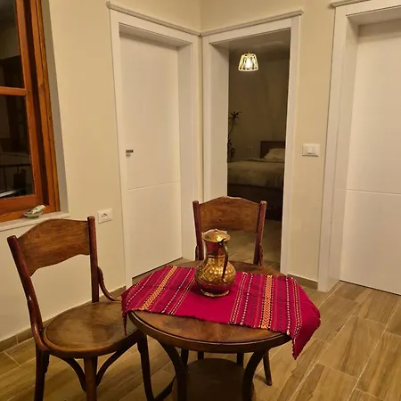 Kurmaku - Historic Inside Castle Ελβασάν