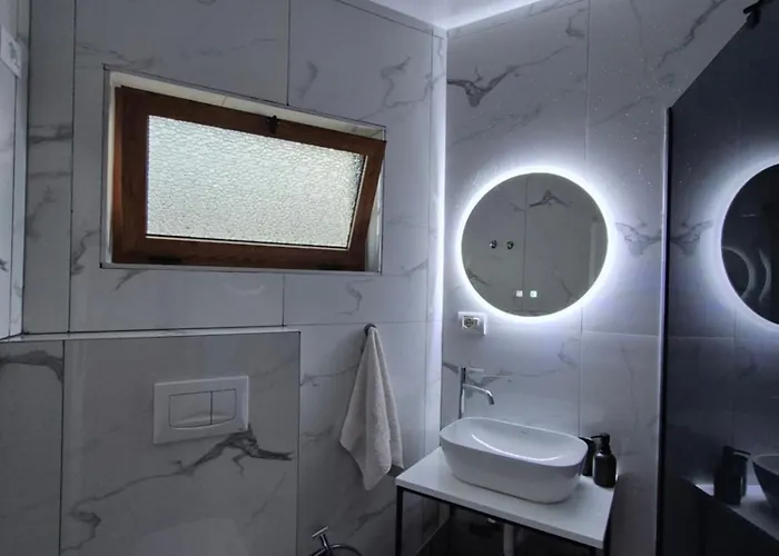 Kurmaku - Historic Inside Castle