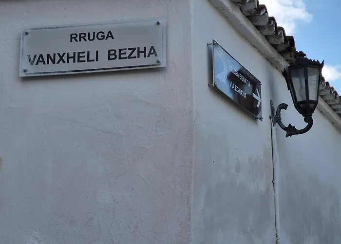 Kurmaku - Historic Inside Castle ホームステイ エルバサン